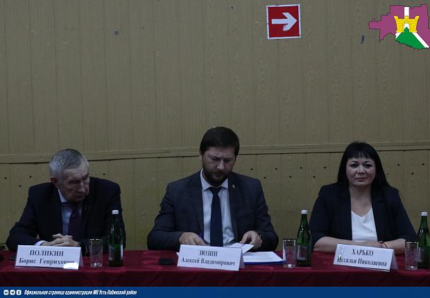 Прошла открытая сессия Совета депутатов Александровского поселения