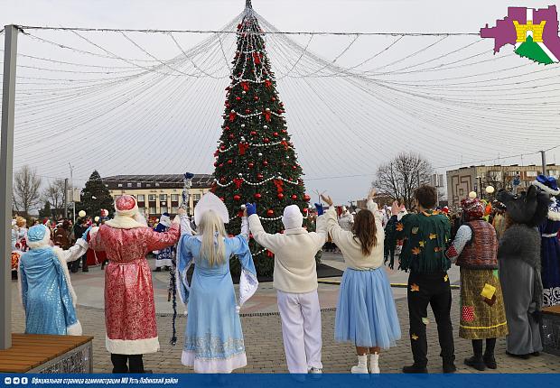 Новогодний парад Дедов Морозов в Усть-Лабинске